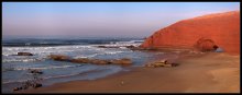 Арки Легзиры (2) / панорама 3 кадра.
Одно из самых красивых мест Марокко- побережье Легзиры, что находится недалеко от старого испанского городка Сиди Ифни.
парочка простых отелей,полное отсутствие сервиса,и людей....Если вам нравится Океан, волны, серфинг, и красивое,безлюдное побережье-
Вэлкам! Вам- сюда.
