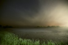 Ночной туман. / Изначально хотел снять млечный путь над озером, но из-за плотного тумана звезд почти не было видно, но эффект на длинной выдержке получился довольно интересный.