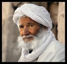Алжирец.... / Случайный портрет,снят на рынке оазиса Ouargla, куда мы так же случайно попали....