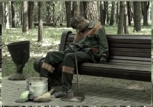 Дворник спит служба идёт... / Дворник на работе
Примечание:Трезвый.
