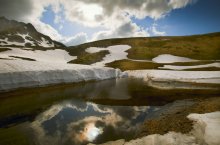 Весенний Псенодах / Псенодах – ледниково-карстовое озеро, расположенное на северном склоне горы Фишт, на высоте 1938м над уровнем моря. Он расположен в ледниковом цирке в верховьях реки Цица.
