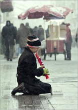 The Suffering Melody / a cold winter day scene from Istanbul
a little musician
and a suffering melody

Thanks,
Erdem CIRIK