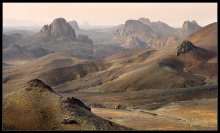 Assekrem (3)... / На языке туарегов Ассекрем означает -Конец Мира. И в это легко вериться, достаточно доехать сюда и взобраться на один из вулканических останецев. С точки зрения геологии- Ассекрем- останки базальтового жерла вулкана( трубы), с возрастом в несколько миллионов лет. Часть огромной Панорамы