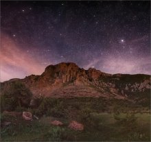........Ночь в Долине Привидений....... / У подножия Демерджи. Полулунная ночь, довольно хорошо освещалась гора. 
 Canon 5D mark II + Tamron 28-75 2.8 
 28mm, диафр. 2.8, 30s, ISO 6400 
 панорама: 5x2 вертикальных кадра.