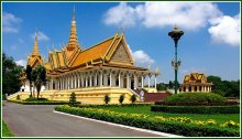 Тронный зал / Снимок сделан в апреле 2009 года на территории Королевского дворца в Пномпене (Камбоджа)