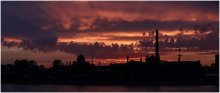 небо становится ниже / Закат над тюрьмой Кресты, СПб. Панорама из 4-х кадров.