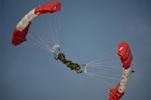 ....связка / Canadian Forces
Parachute Team