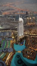 чуть выше птиц / Адрес Даунтаун Бурдж Дубай, гостиница и аппартаменты — шестидесятитрехэтажный небоскрёб высотой 306 метров, расположенный в городе Дубай, Объединённые Арабские Эмираты. Здание является одним из нескольких сверхвысоких небоскрёбов, которые располагаются в районе Даунтаун Бурдж Дубай, в центре которого располагается высочайшее строение на земле — башня Бурдж Дубай. 
 снял с 124 этажа ( отм. +505 метров ) башни Бурдж Халифа