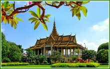 Утро в Королевском  дворце / Снимок сделан в апреле 2010 года на территории комплекса Королевского дворца в Пномпене (Камбоджа)
