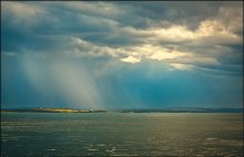 кажется, дождь приближается... / Святой Нос — мыс на восточном побережье Кольском полуострове, разделяет Баренцево и Белое моря, а также Мурманский и Терский берега.