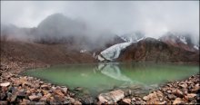 &nbsp; / моренное озеро Маншук Маметовой с одноименным ледником. Высота 3,600 м. над уровнем моря. Северный Тянь-Шань, Заилийский Алатау, Малое Алматинское Ущелье