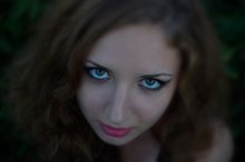 Августовская / Вологодская область, Мосейковское поле 
модель Алёна Садыкова 
Отрывок из фотобенефиса Катюша Горголь. Солнечная песня