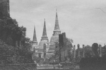 Таиланд. Аюттайя / Древняя столица царства Сиама
Разрушена в войнах с бирманцами,
остались лишь несколько храмовых буддистких комплексов, которые являются местом паломничества