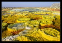 Желтая соль вулкана Далол.... / самый низкий вулкан на земле