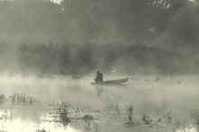 Дымок. / Рыбака возле острова &quot; Большой мигеевский&quot;. Национальный природный парк &quot; Бугский Гард&quot;. Река Южный Буг.