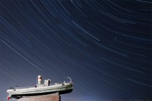 Фотографии Нижнего Новгорода - катер Герой на фоне звезд / Звездные треки