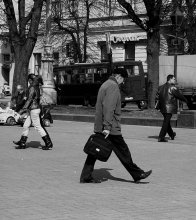 У каждого своя дорога / Львов. Площадь у театра.