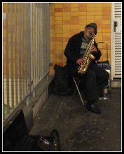 Сакс в парижском метро.. / его хотелось слушать и слушать..