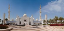 Белоснежная жемчужина эмиратов / Белая мечеть Шейха Заида Бин Султана Аль Нахьяна в Абу-Даби.
Панорама из 5 вертикальных кадров.