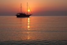 Солнечный парус / Рассвет над Средиземным морем