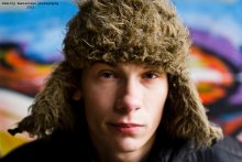 Старый стиль на новый лад! / Погода была плохой... Кросовки убиты грязью и вот мы пришли в наше место, однако времени у нас 20 минут и делаем неожиданный шаг - одеваем шапку-ушанку... И вот такой портретик получился)
