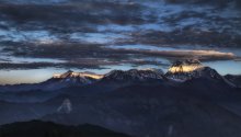 &nbsp; / Еще один вид снятый с высоты 3500 м справа вершина Dhaulagiri 8172m 
непал гималаи