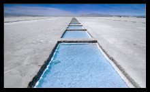 &nbsp; / Добыча соли на высокогорном соляном озере Аргентины- Солар Гранде.