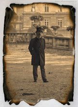 XX век начинается / Фотография мужчины в Люксембургском саду Парижа. Конец XX века