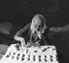 про самые вкусные вареники... / моей бабушке 91 год ...она как прежде может делать замечательные вареники.а памяти ее можно и мне позавидовать