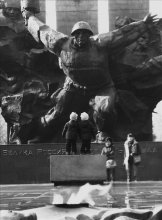 Мы и наши защитники. / Фотография 2009 года.