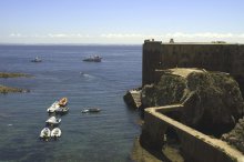 Остров Берленгас. / Этот остров расположен в 12 км от Атлантического побережья Португалии в районе г.Пениш. в 17 веке на нем была построена крепость.