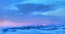 Акварельные горы. / Последние лучи освещают, там в дали, сам Эльбрус.