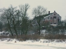 Холодное утро провинциального города (Пейзаж с сиреневым домом) / фото сделано в г.Черняховске (ранее Инстербург)