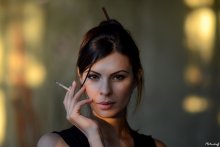 Девушка с сигаретой / ***