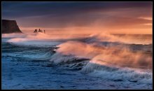 Солнечный Шторм... / Сильный ветер срывает верхушки с огромных волн, на юге Исландии, мыса Dyrholaey. Восход солнца. vrogotneva.com