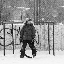 Юный голкипер / во дворе...