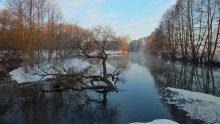 Март на реке / Солнце встает