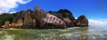 Скалы на пляже Anse Aux Cedres / Сейшелы. Остров Ла Диг. Панорама