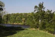 На крутом берегу / ***