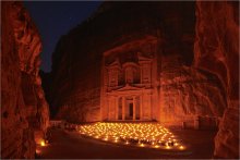 Ночная Петра / Петра - древний город в Иордании, на Ближнем Востоке. Недавно признана одним из чудес света. Многие постройки высечены в камне