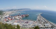 Панорама порта Салерно / На подъезде к городу вид с дороги
