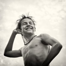 ...завтра в школу, ура))) / ...сегодня мой партизан вернулся в школу
Так рад... Наверное)))