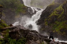 Водопад и фотограф / Снято около водопада Låtefossen.