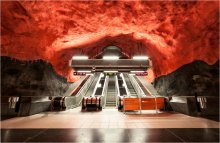 Solna / Станция метро &quot;Solna Centrum&quot; в Стокгольме. Весь остальной вестибюль, на взгляд &quot;тутэйшага жыхара&quot;, выкрашен идеологически более верно - в красно-зеленые цвета :-). 

PS. Обратите внимание на вот эту запись - http://photoclub.by/blog/3182 Может кто-нибудь составит компанию?