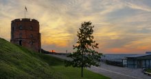 Теплый вечер в прохладный день / Закат в прекрасном романтическом месте. Вильнюс. Замковая гора