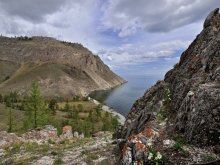 мыс Саган-Заба / Байкал.
Мыс Саган-Заба известен большим количеством наскальных рисунков. По словам академика А.П. Окладникова, «петроглифы Саган-Забы – подлинная жемчужина древней культуры и искусства народов Восточной Сибири. По композиции, манере письма и разнообразию сюжетов они самые сложные из всех известных наскальных рисунков на всем пространстве от Урала до Тихого океана».