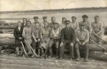   / Не моё. Автор неизвестен. Фотографии найдены в разбираемом нежилом доме. Деревня Сельыб Удорского района Республики Коми.