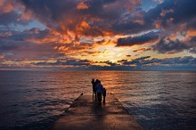 Любуясь закатом / В конце дня выглянуло солнышко