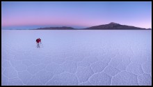 Восход на Уюни (Боливия) / Салар де Уюни- самый крупный солончак в Мире. Находиться в Боливии на высоте 3600 метров. Снято до восхода солнца, в этот момент можно наблюдать Зарю. 
в ноябре 2014 года буду организовывать туда фото-тур
vrogotneva.com