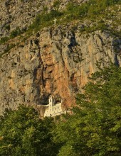 Острог / Черногория, православный храм в скале...